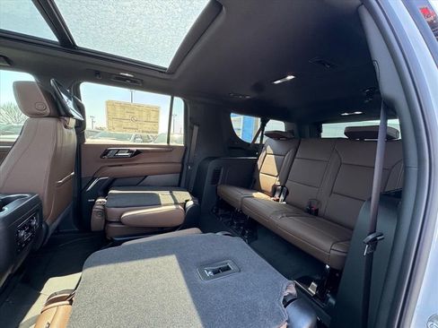 New 2026 Chevrolet Suburban High Country AWD/4WD image 9