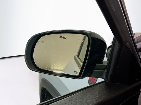 Used 2025 Jeep Compass Trailhawk AWD/4WD image 16