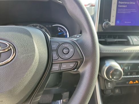 Used 2025 Toyota RAV4 XLE image 23