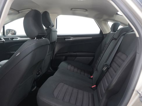 Used 2017 Ford Fusion SE w/ Fusion SE Technology Package image 17