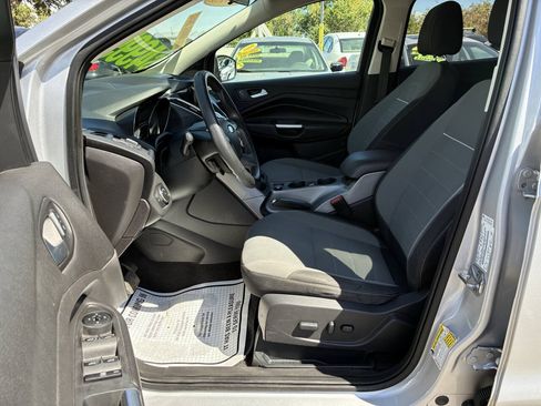 Used 2015 Ford Escape SE w/ Equipment Group 201A AWD/4WD image 3