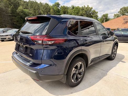 Used 2024 Nissan Rogue SV w/ SV Premium Package FWD image 16
