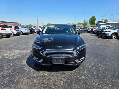 Used 2017 Ford Fusion SE w/ Fusion SE Technology Package image 23