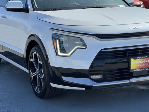 Certified 2023 Kia Niro SX Touring image 11