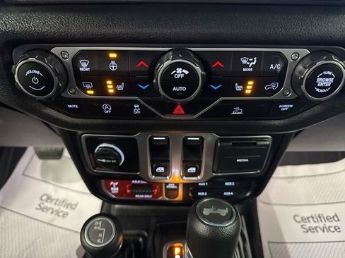 Used 2025 Jeep Wrangler Sport AWD/4WD image 16