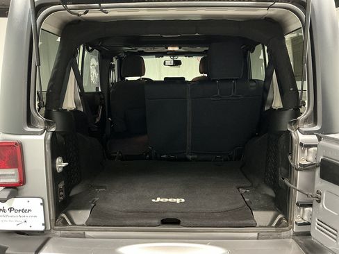 Used 2017 Jeep Wrangler Unlimited Sahara w/ Connectivity Group AWD/4WD image 25