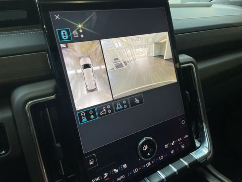 Used 2025 GMC Yukon XL Denali Ultimate w/ LPO, Floor Liner Package AWD/4WD image 31