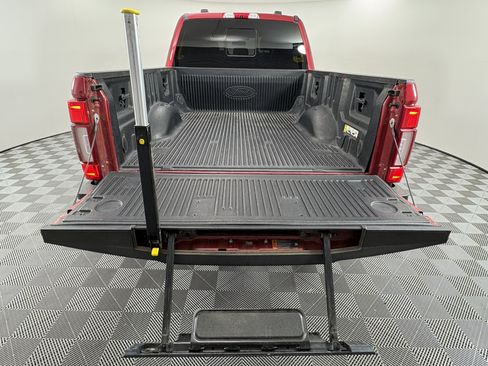 Used 2022 Ford F250 Lariat w/ Lariat Ultimate Package AWD/4WD image 25