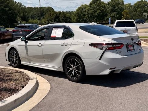 Used 2024 Toyota Camry SE w/ Convenience Package FWD image 9