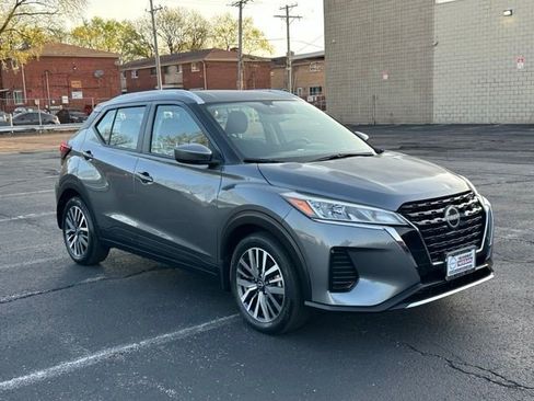 Used 2023 Nissan Kicks SV FWD image 3