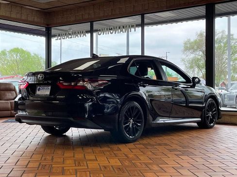 Used 2022 Toyota Camry LE FWD image 10