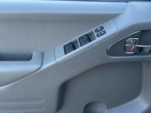 Used 2018 Nissan Frontier SV AWD/4WD image 11