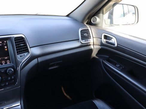 Used 2018 Jeep Grand Cherokee Altitude image 18