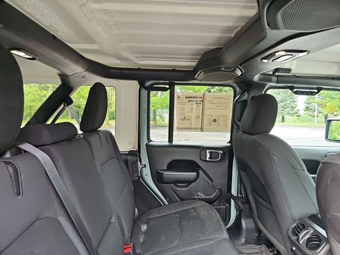 Used 2023 Jeep Wrangler Unlimited w/ Cold Weather Group AWD/4WD image 15