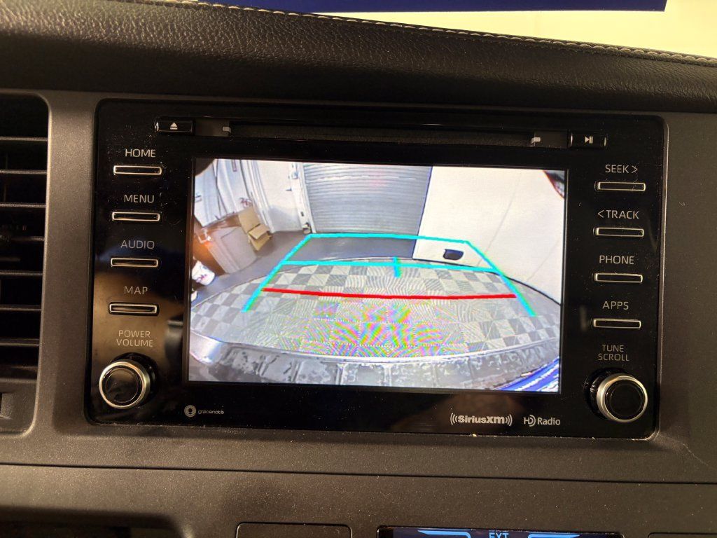 Used 2020 Toyota Sienna XLE FWD image 19