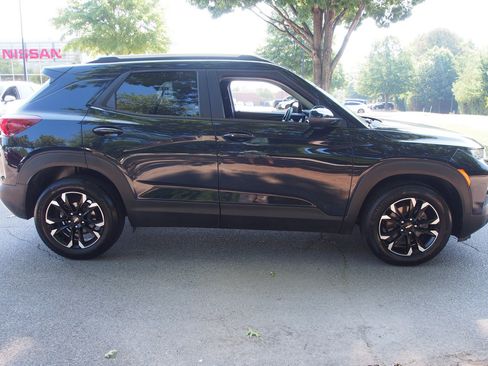 Used 2021 Chevrolet TrailBlazer LT w/ Convenience Package FWD image 8