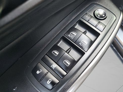 Used 2020 Jeep Cherokee Limited image 30