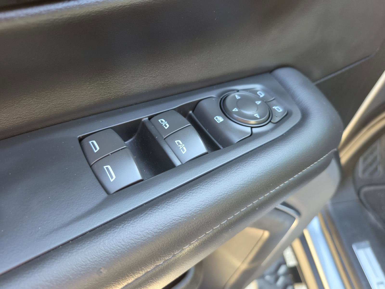 Used 2025 Chevrolet Suburban Z71 AWD/4WD image 20