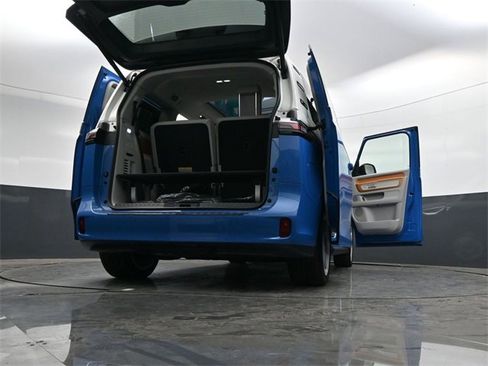 Used 2025 Volkswagen ID. Buzz 1st Edition image 42