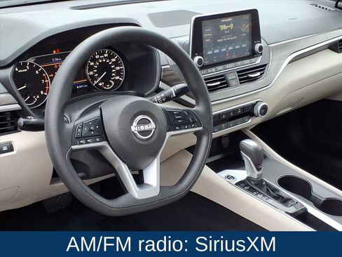 Used 2025 Nissan Altima 2.5 SV FWD image 2