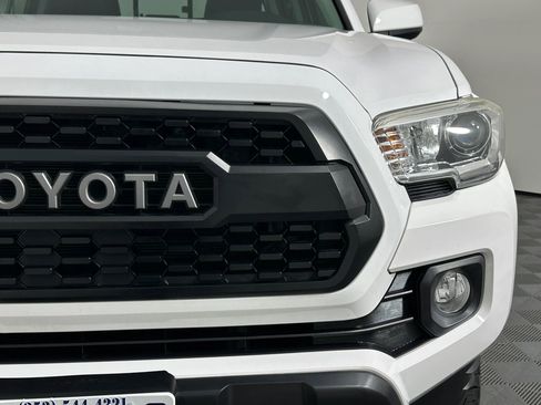 Used 2017 Toyota Tacoma SR5 w/ Tow Package AWD/4WD image 5