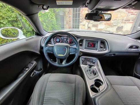 Used 2017 Dodge Challenger SXT RWD image 37