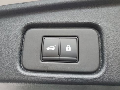 Used 2025 Nissan Pathfinder SV w/ SV Premium Package FWD image 7