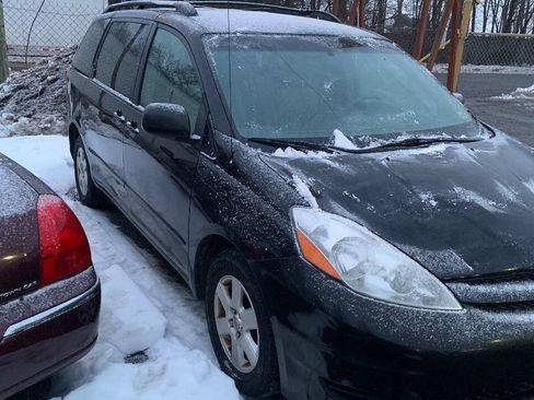Used 2009 Toyota Sienna LE FWD image 4
