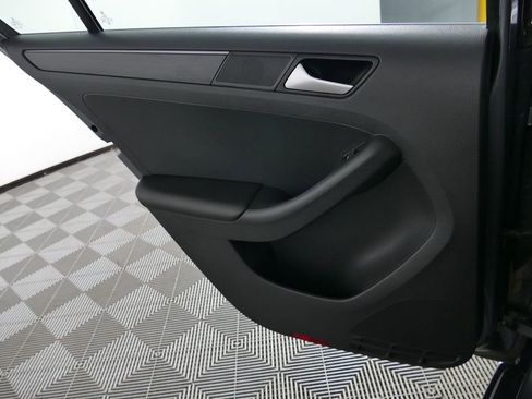 Used 2017 Volkswagen Jetta SEL FWD image 12