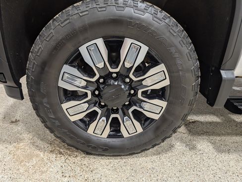 Used 2025 GMC Sierra 2500 Denali w/ Denali Reserve Package image 12