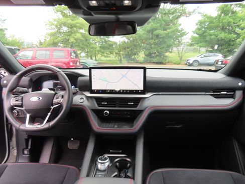 Used 2025 Ford Explorer ST AWD/4WD image 19