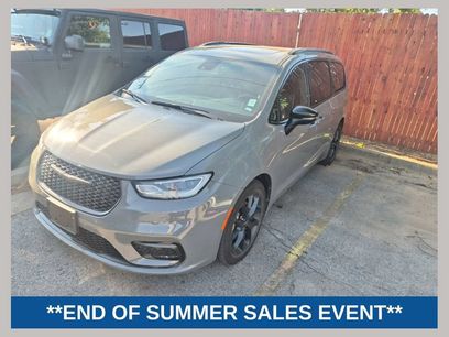 Used 2025 Chrysler Pacifica Limited