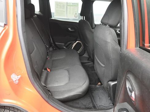 Used 2015 Jeep Renegade Latitude FWD image 10