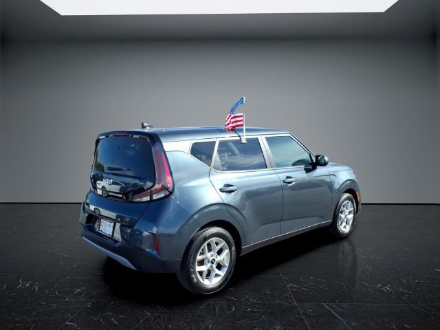 Used 2025 Kia Soul LX w/ LX Technology Package FWD image 3