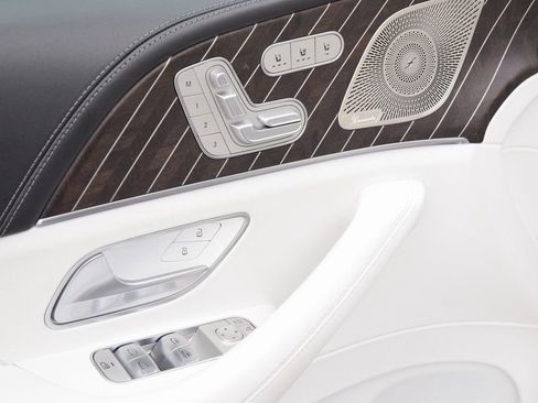 Used 2025 Mercedes-Benz Maybach GLS 600 4MATIC image 24