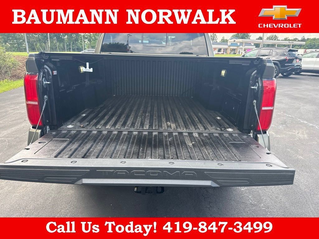 Used 2025 Toyota Tacoma Limited AWD/4WD image 26