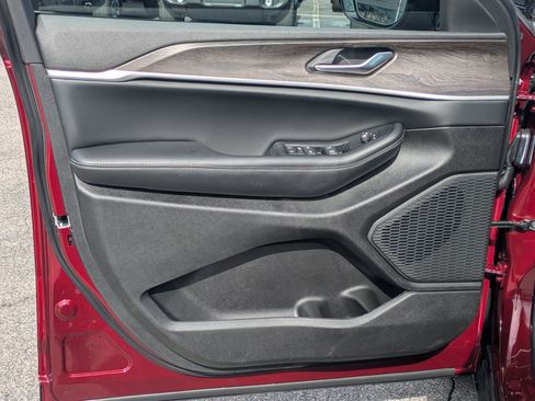 New 2026 Jeep Grand Cherokee L Laredo Altitude image 19