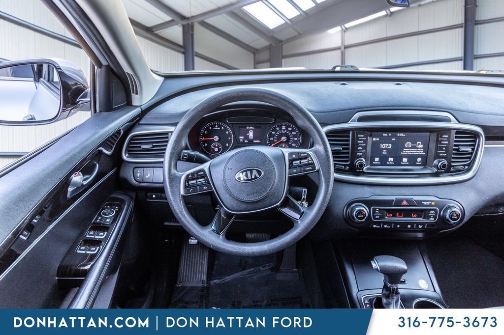 Used 2019 Kia Sorento FWD V6 image 6