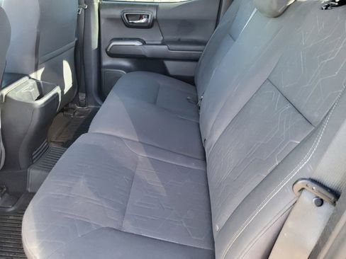 Used 2018 Toyota Tacoma TRD Off-Road image 17