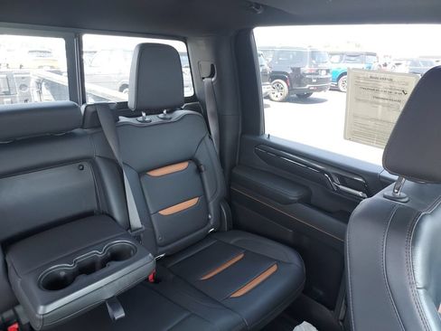 Used 2024 GMC Sierra 2500 AT4 w/ Technology Package AWD/4WD image 14