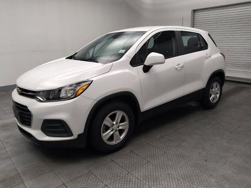 Used 2020 Chevrolet Trax LS FWD image 2