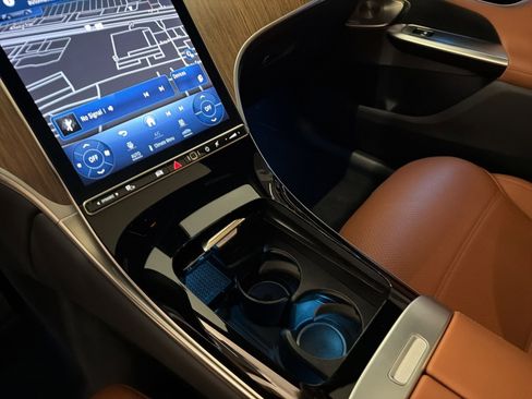 Used 2024 Mercedes-Benz GLC 300 image 25