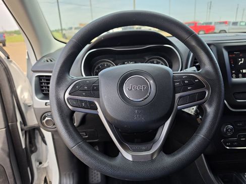 Used 2021 Jeep Cherokee Latitude w/ Mopar Interior Package FWD image 17