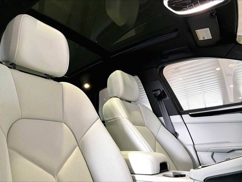 New 2026 Porsche Macan image 23