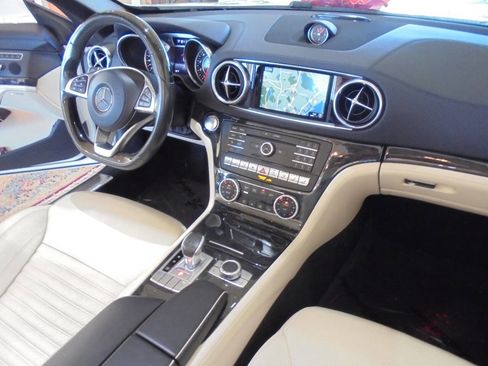 Used 2017 Mercedes-Benz SL 550 image 12