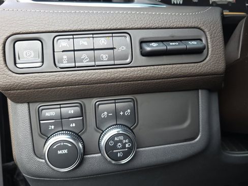 Used 2022 GMC Yukon Denali AWD/4WD image 31