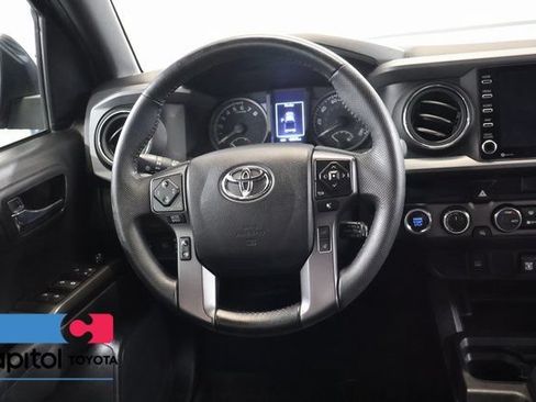 Certified 2022 Toyota Tacoma TRD Off-Road AWD/4WD image 15