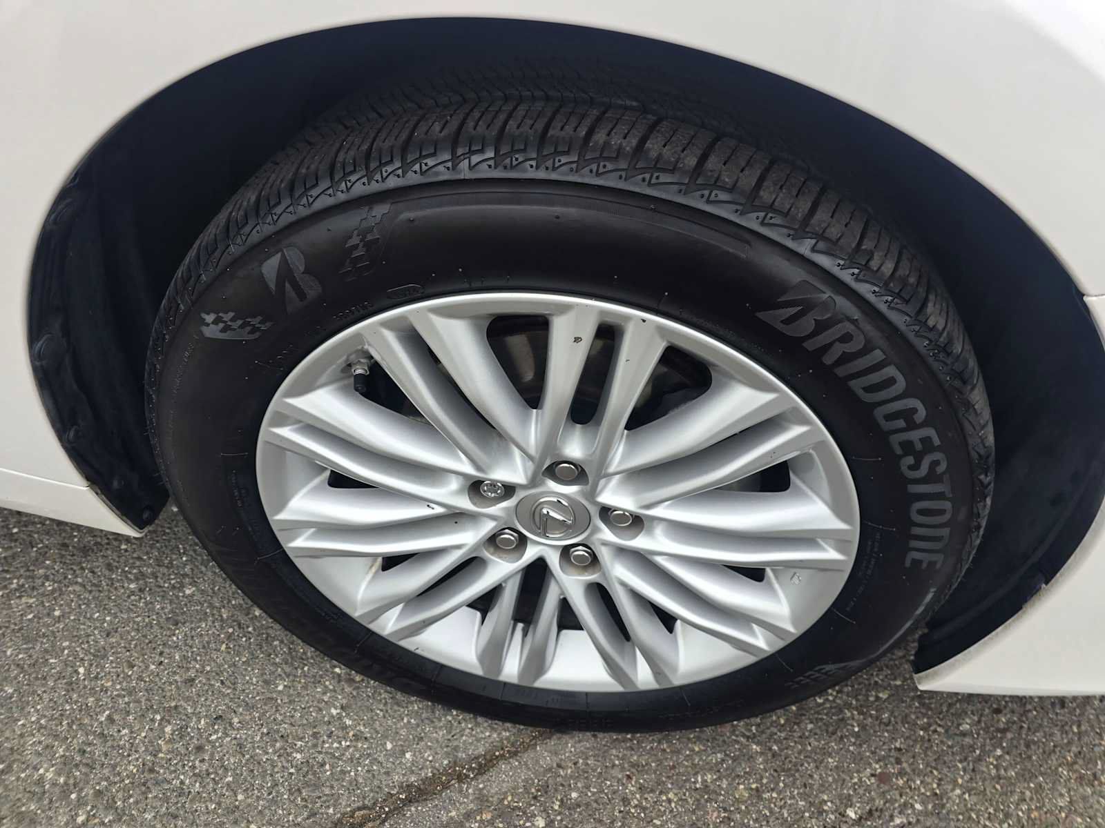 Used 2017 Lexus ES 350 w/ Accessory Package FWD image 9