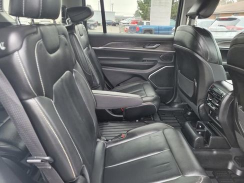 Used 2023 Jeep Grand Cherokee L Limited w/ Black Appearance Package image 31