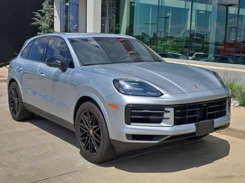Certified 2025 Porsche Cayenne AWD/4WD image 9